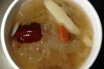 山藥銀耳湯的功效與作用、禁忌和食用方法