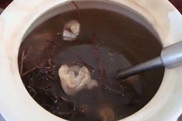 五月艾根煲湯的功效與作用、禁忌和食用方法