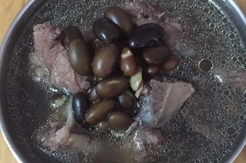 豬尾骨煲黑豆的功效與作用、禁忌和食用方法