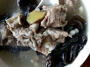 黑木耳燉排骨的功效與作用、禁忌和食用方法