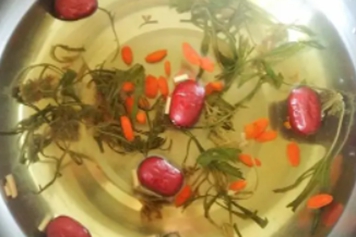 益母草和紅棗煮水的功效與作用、禁忌和食用方法