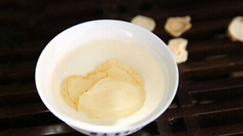 西洋參泡水的功效與作用、禁忌和食用方法
