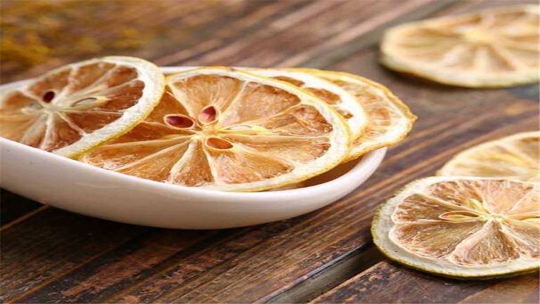 幹檸檬片泡水的功效與作用、禁忌和食用方法