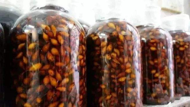 金櫻子泡酒的功效與作用、禁忌和食用方法 金櫻子泡酒的功效與作用、禁忌和食用方法