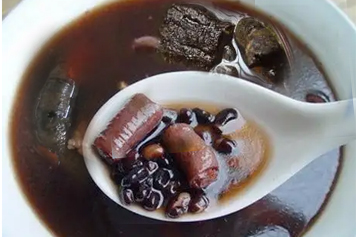 豬尾杜仲巴戟黑豆湯的功效與作用、禁忌和食用方法