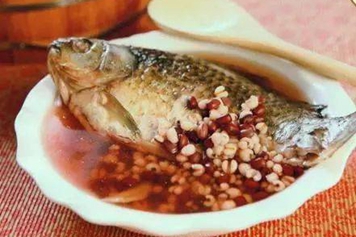 鯽魚煲赤小豆的功效與作用、禁忌和食用方法