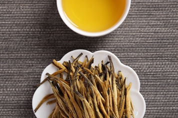 金針滇紅茶的功效與作用、禁忌和食用方法