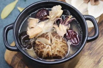 墨魚幹和雞煲湯的功效與作用、禁忌和食用方法