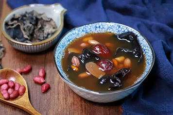 木耳加紅棗加生薑的功效與作用、禁忌和食用方法