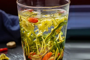 菊花金銀花蒲公英一起泡茶的功效與作用、禁忌和食用方法
