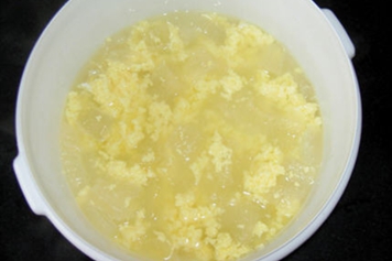 開水沖生雞蛋的功效與作用、禁忌和食用方法