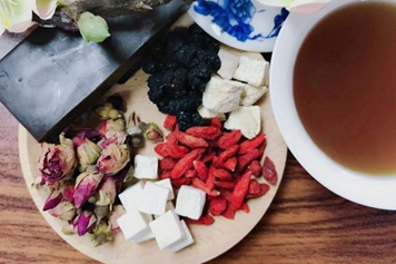 玫瑰桑葚百合茯苓茶的功效與作用、禁忌和食用方法