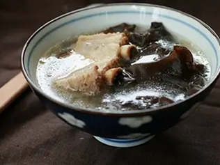 木耳排骨湯的功效與作用、禁忌和食用方法