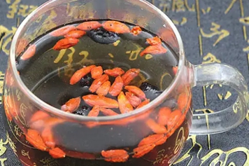 熟地枸杞子泡水的功效與作用、禁忌和食用方法