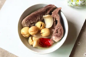 豬心酸棗仁蓮子百合湯的功效與作用、禁忌和食用方法
