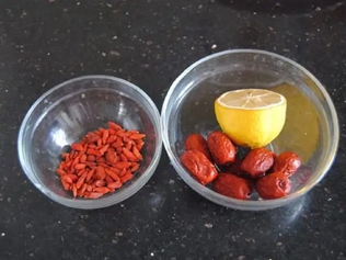 檸檬枸杞紅棗泡水喝的功效與作用、禁忌和食用方法