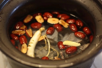 人參紅棗泡水喝的功效與作用、禁忌和食用方法
