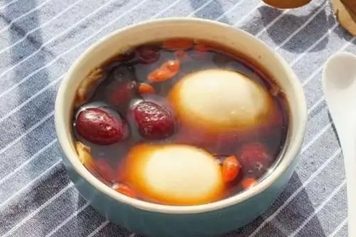 酒糟紅糖煮雞蛋的功效與作用、禁忌和食用方法