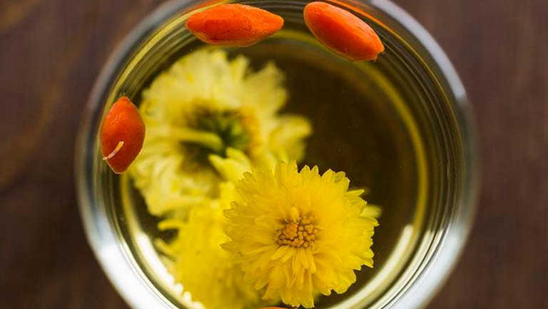 菊花枸杞泡水的功效與作用、禁忌和食用方法